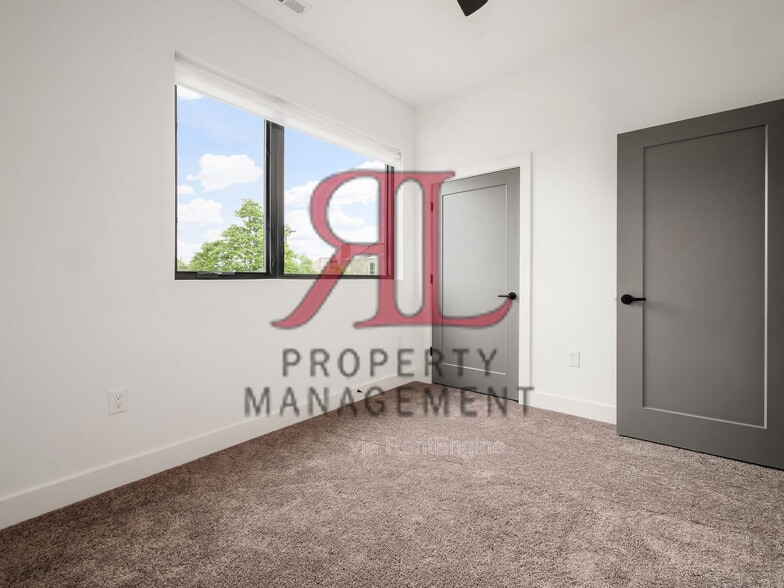 Building Photo - 1096 Oak St