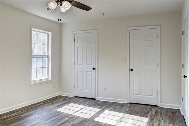 Building Photo - 203 Morris Ln