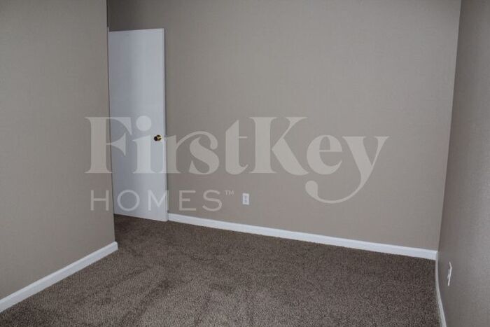 Building Photo - 3927 Burning Bush Dr