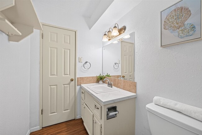 Building Photo - 7714 Renwick Dr