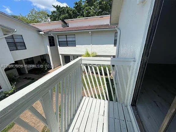 Building Photo - 2580 Coral Springs Dr