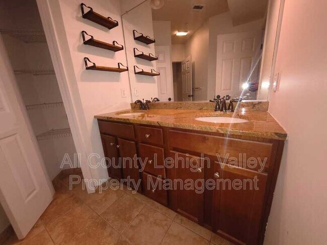 Building Photo - 1157 Meadow Lark Way