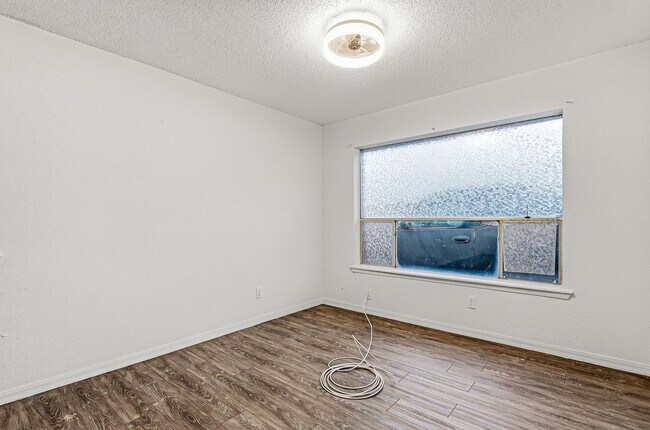 Building Photo - 4613 Sun Valley Dr