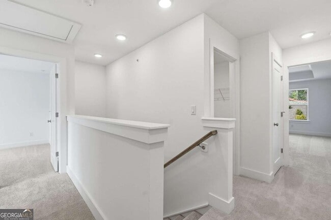 Building Photo - 187 Redbud Rd