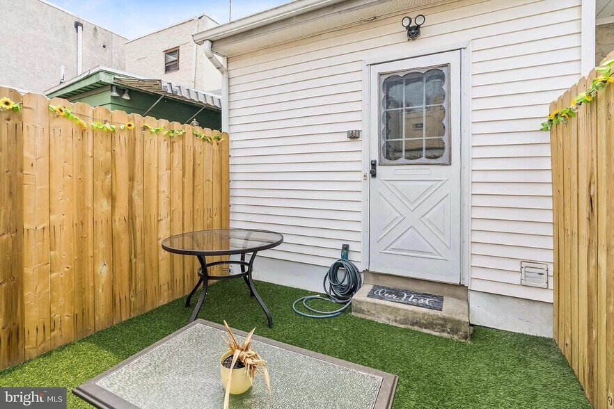 Building Photo - 2846 Almond St