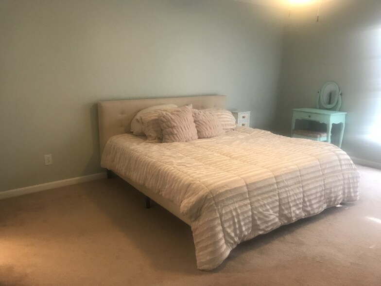 Building Photo - 364 Normandy Cir