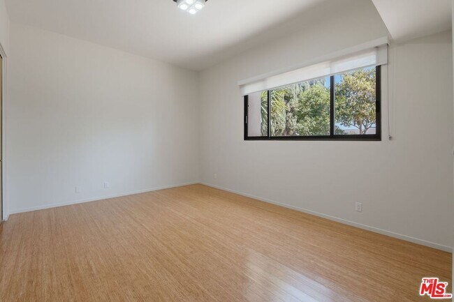 Building Photo - 2408 Venus Dr