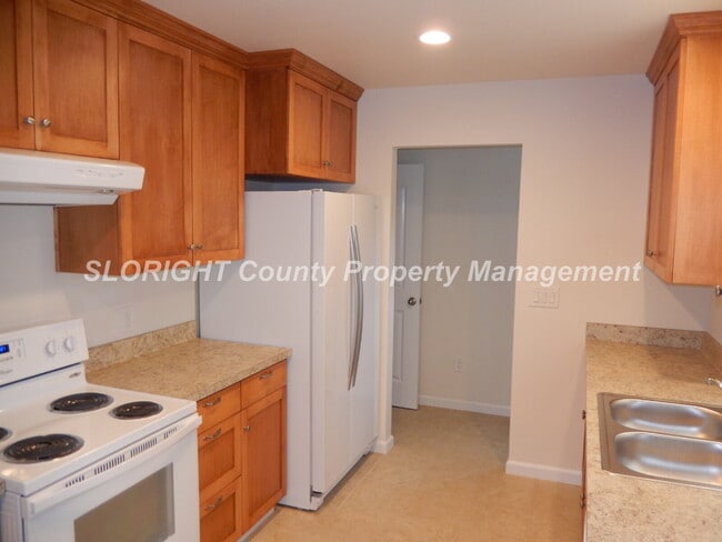 Building Photo - AVAILABLE AUGUST- Recently Remodeled - 1 Block from Poly