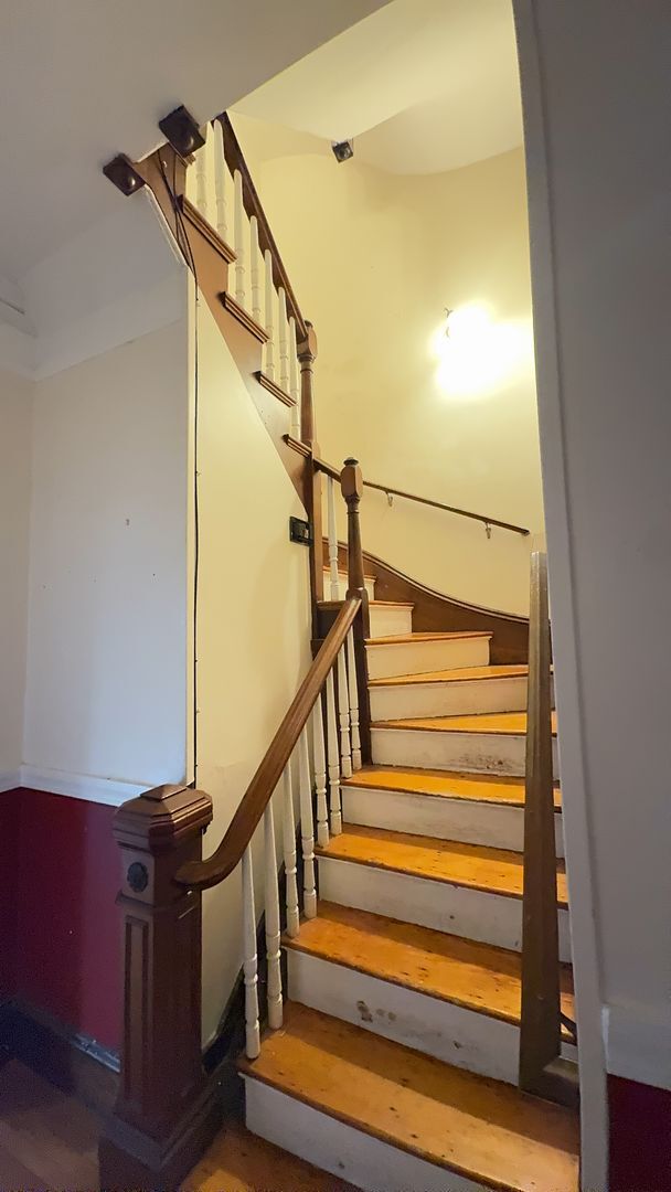 Building Photo - 3 Level Brownstone on Charming Street