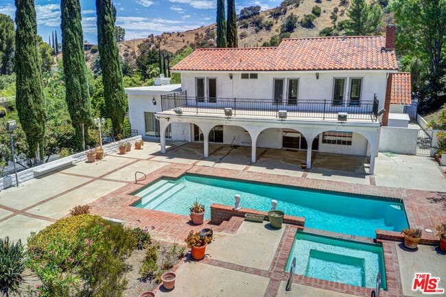 Primary Photo - 4041 Alonzo Ave