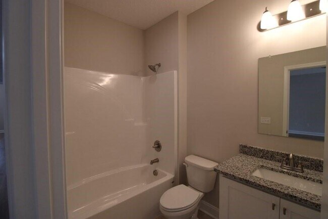 Building Photo - 324 S 5th St