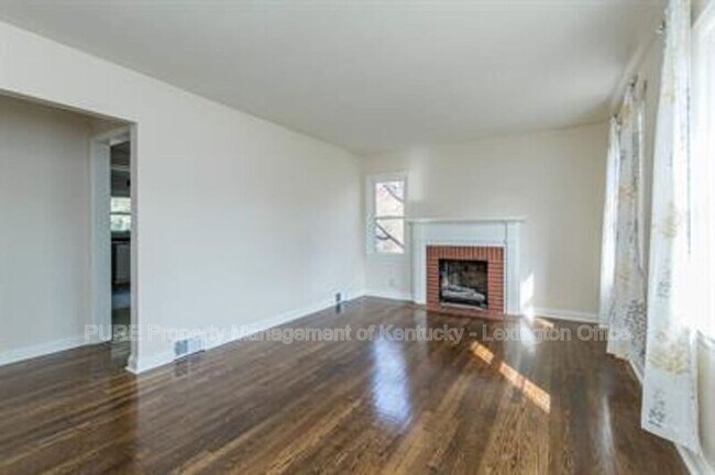 Building Photo - 574 Bob-O-Link Drive