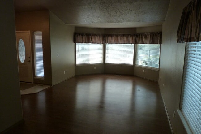 Building Photo - 5456 Monterey Dr SE