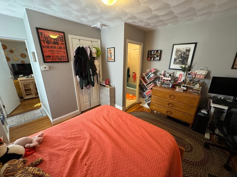 Building Photo - 639 Somerville Ave