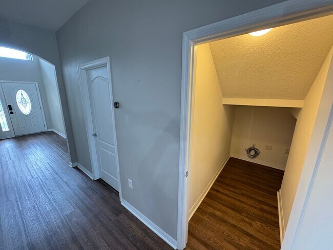 Building Photo - $300 off of a month of rent!! Experience the Epitome of Lakeside Luxury Living — For Rent in Narc...