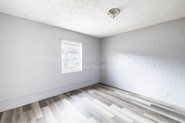 Building Photo - 1254 W 23rd St