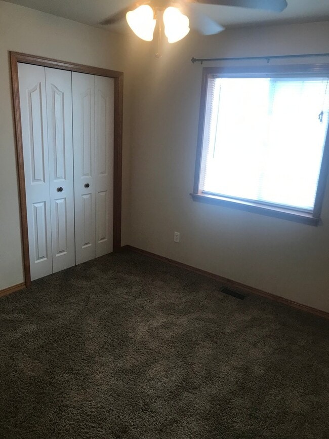 Building Photo - Spacious 4 Bedroom 2.5 Bath Home in River Rock