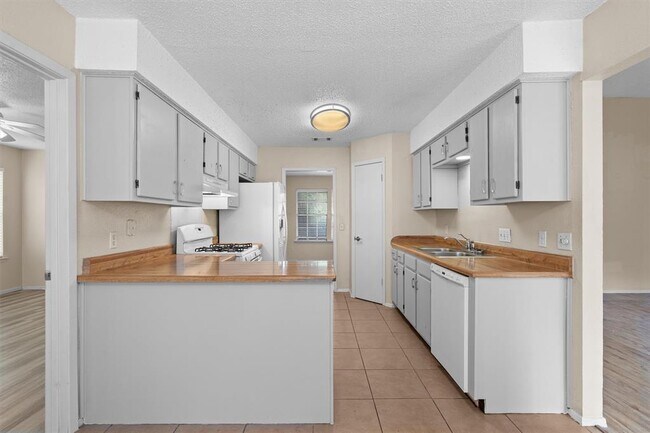Building Photo - 11614 Tanglebriar Trail