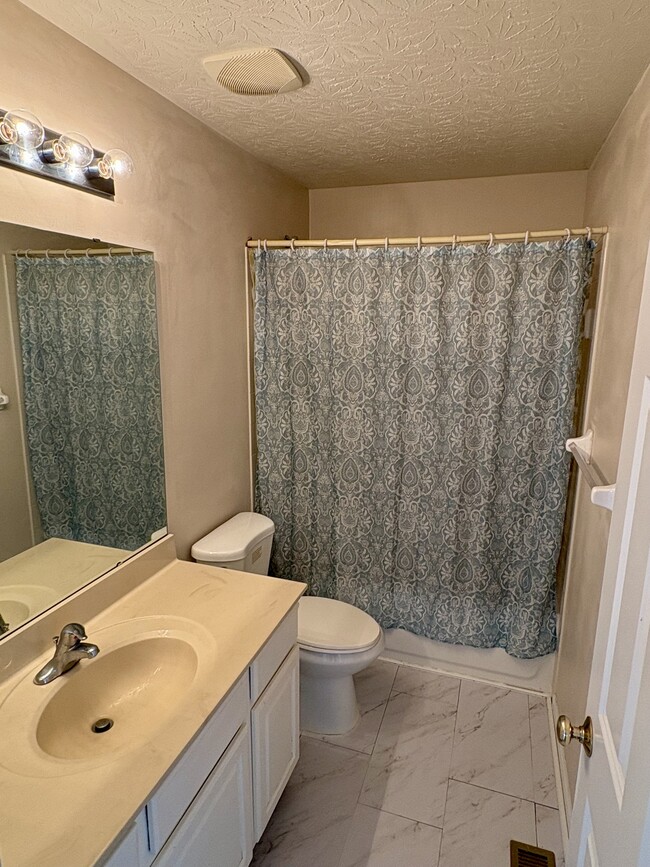 Building Photo - 2341 Oaktree Pl