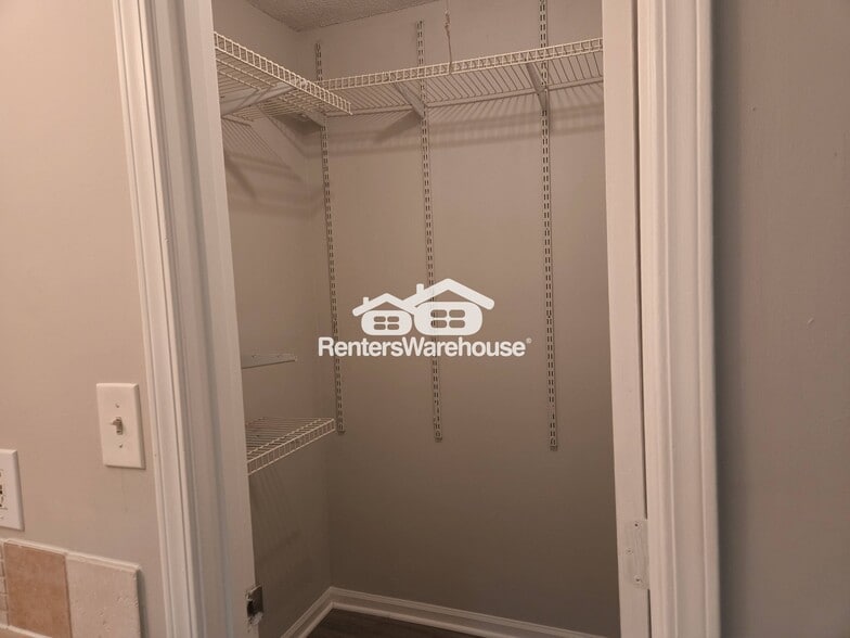 Building Photo - 4891 Jenny Dr