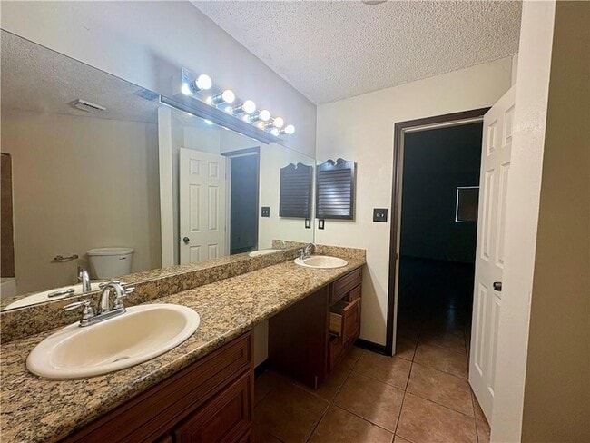 Building Photo - 1704 Admiral Nelson Dr