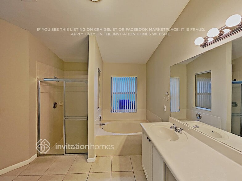 Building Photo - 4929 SW 33rd Ave