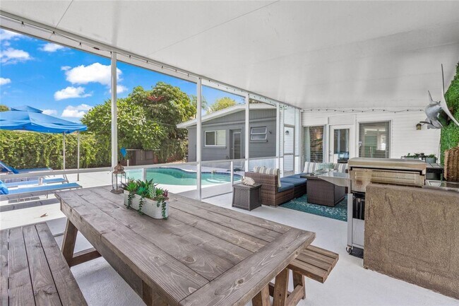 Building Photo - 2/2 luxury pool home in Sarasota, unfurnished annual rental