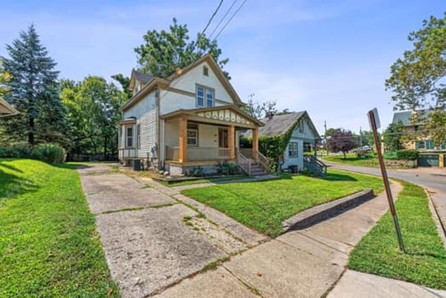 Building Photo - 3819 St Martins Pl