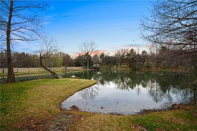 Building Photo - 9417 Forest Dale Dr