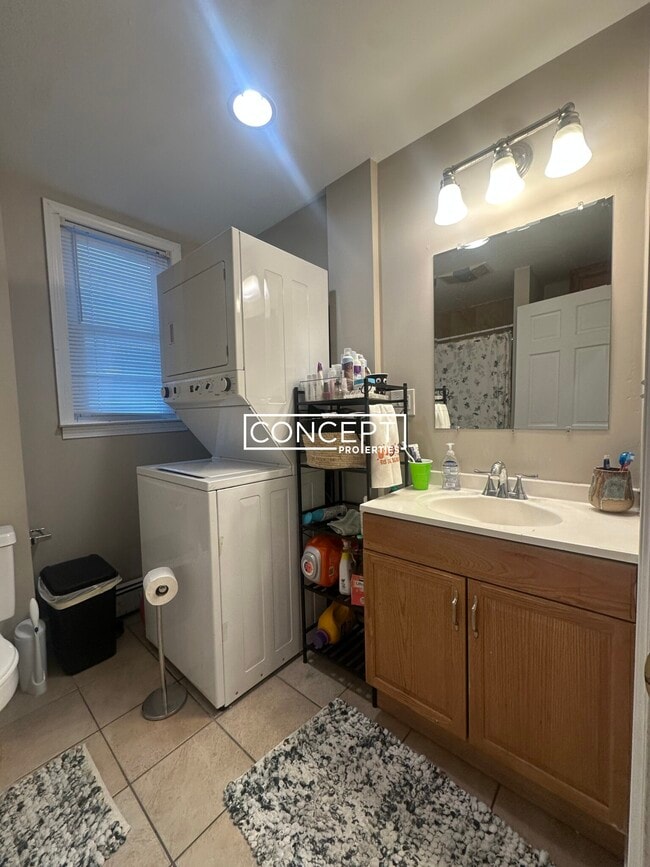 Building Photo - 68 Calumet St