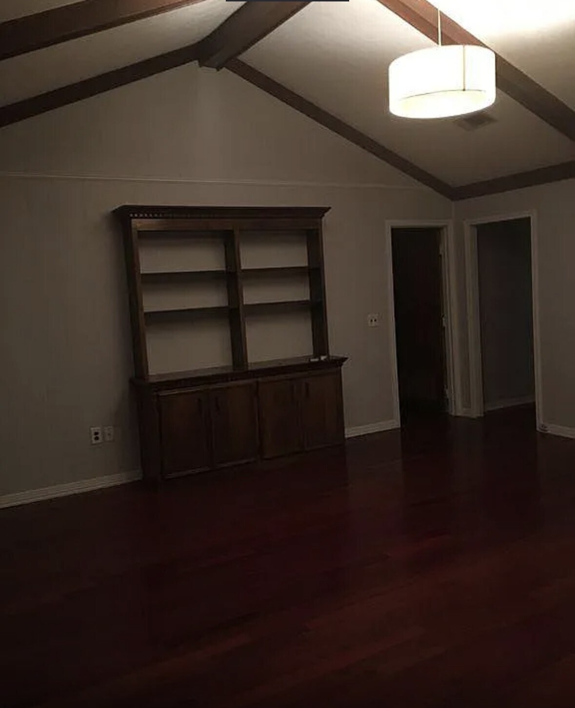 Built-in bookcase Living Room - 1727 Tanglewood Ct