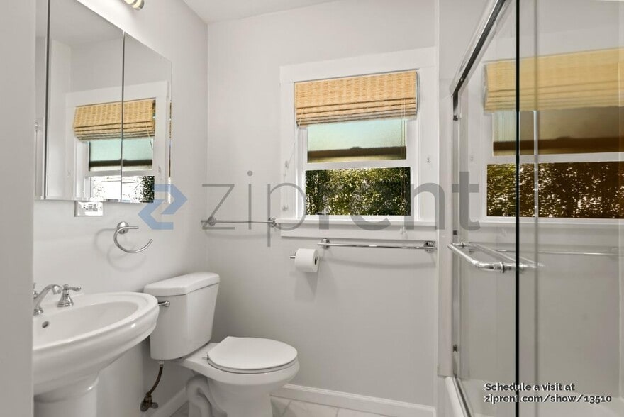 Building Photo - Unit