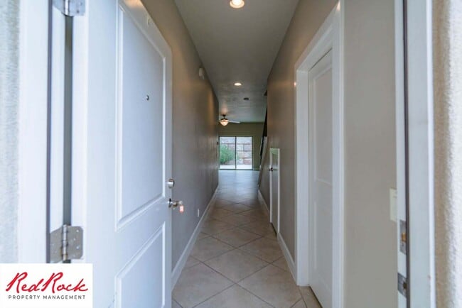 Building Photo - Spacious 4 Bedroom, 2.5 Bathroom Centrally...