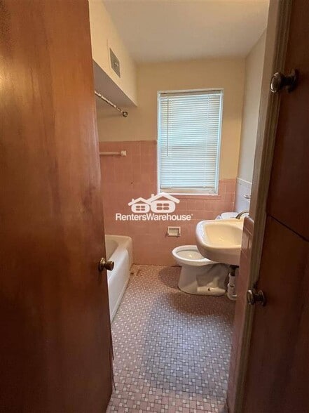 Building Photo - 7016 Natural Bridge Rd