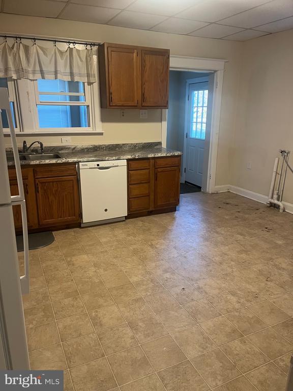 Building Photo - 17830 Sherman Ave