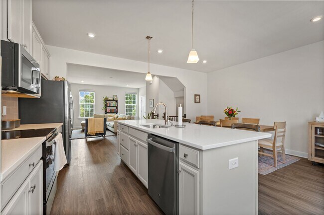 Building Photo - Luxurious three-story townhome with owner's suite and high-end finishes