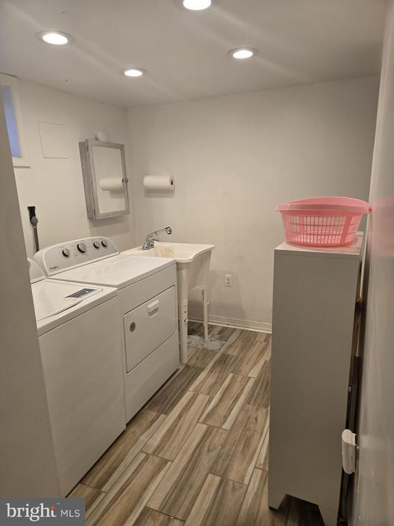 Building Photo - 9323 Alcona St