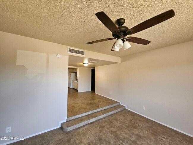 Building Photo - 4824 W Northview Ave