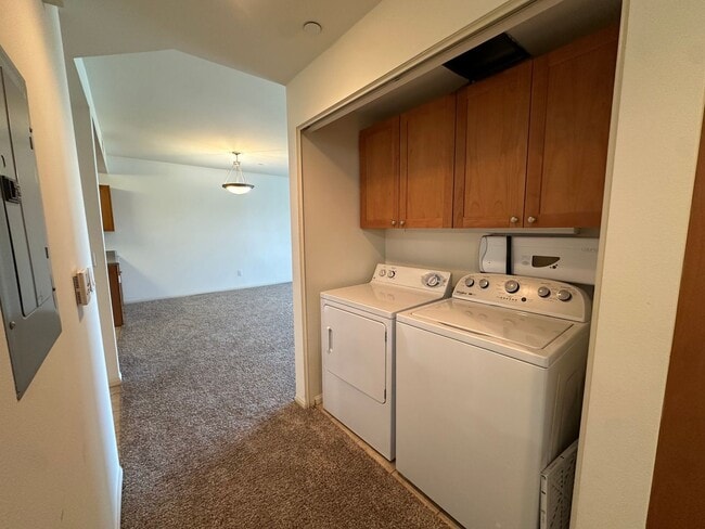 Building Photo - Available Low Income Unit - 2bed2bath cond...