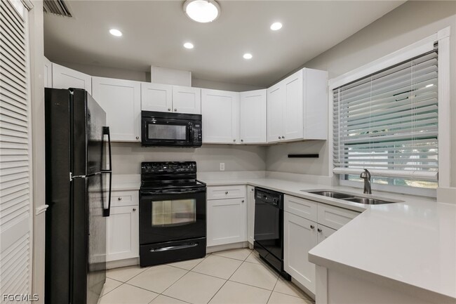 Building Photo - 1122 SE 17th St