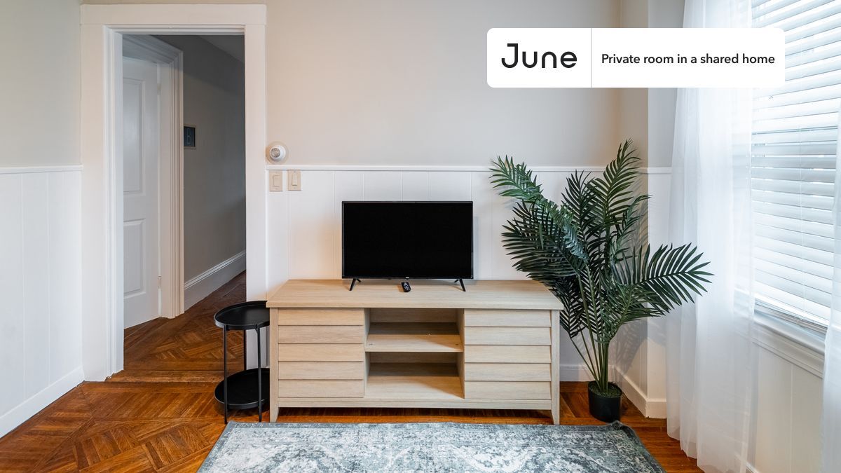 Building Photo - Room in Shared 3 bed/1 bath home