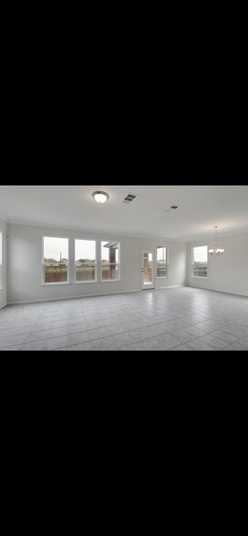 Building Photo - 124 Rocroi Dr