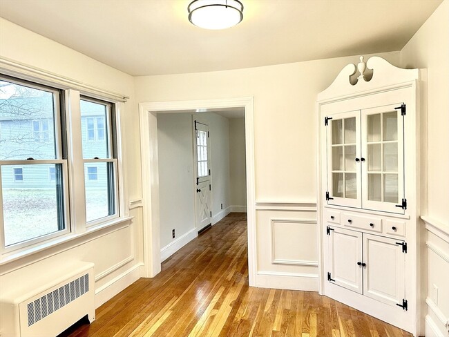 Building Photo - 365 N Bedford St