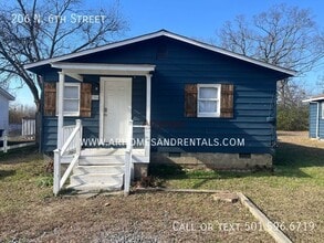 Building Photo - 206 N 6th St