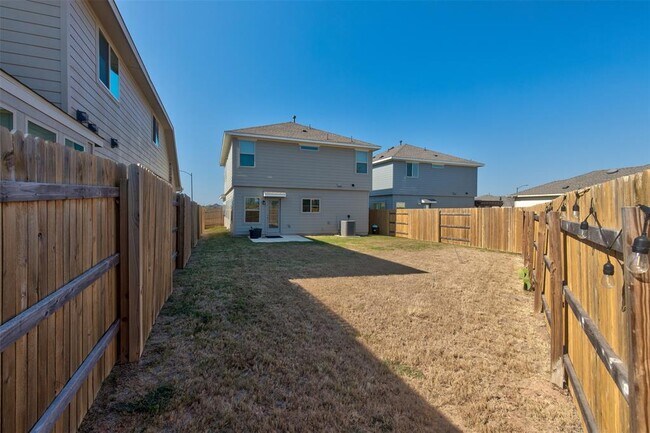 Building Photo - 200 Driftwood Ln