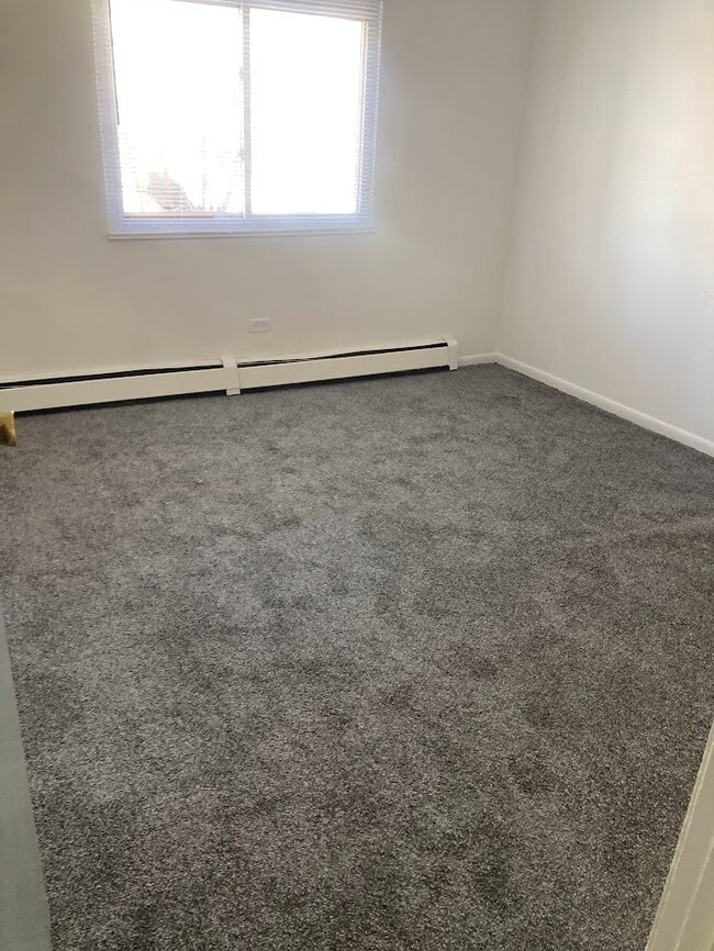 Building Photo - 92 Olesen Dr