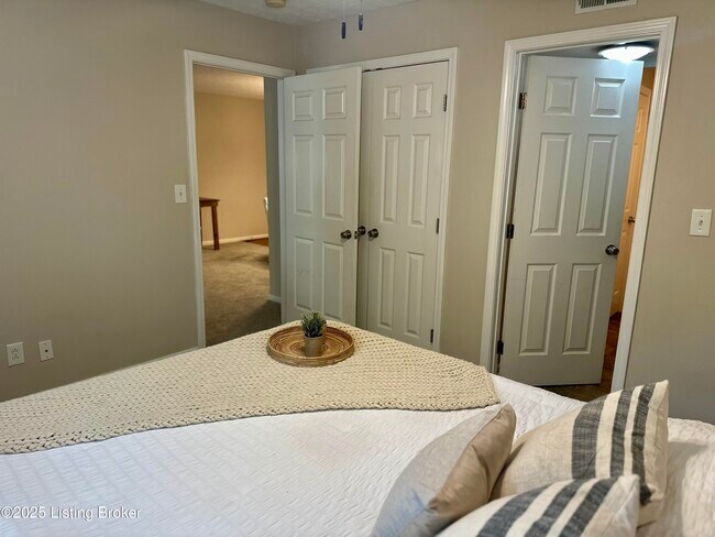 Building Photo - 219 Middletown Square