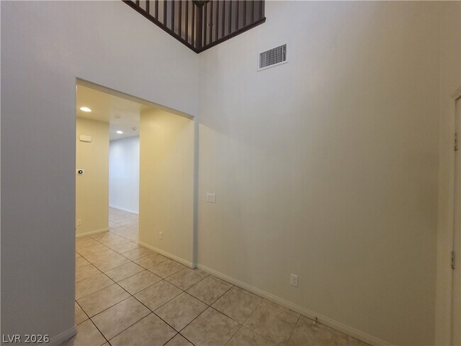 Building Photo - 2409 W Gilmore Ave