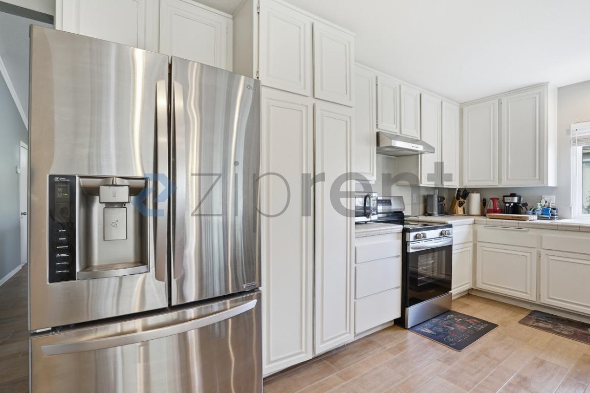 Building Photo - 2134 Latham St