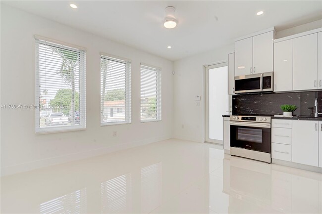 Building Photo - 1805 NW 22nd Ct